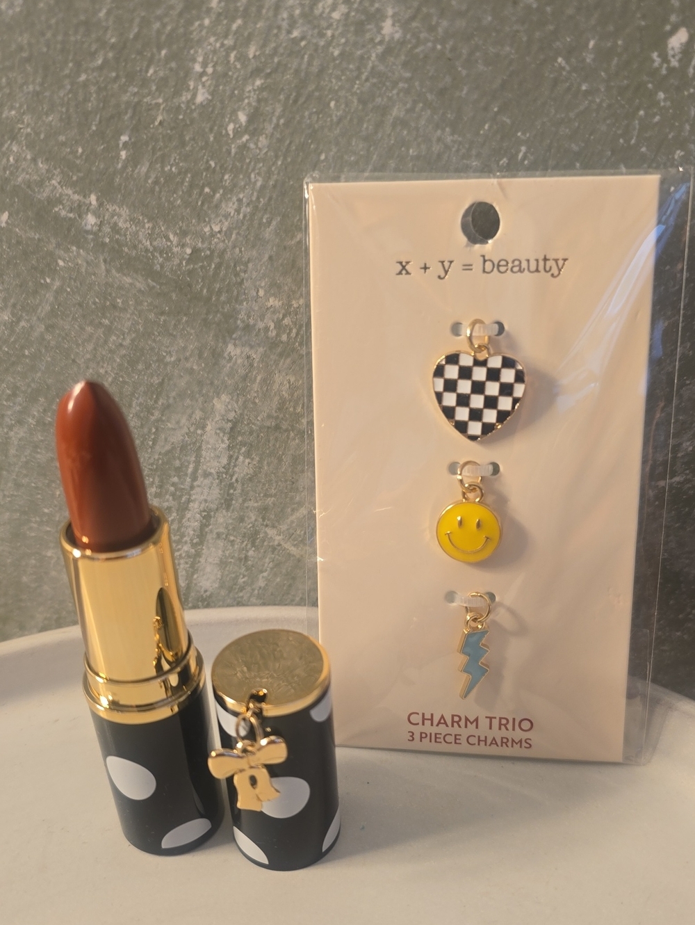 Charm Lipstick Color Brown Sugar Spice, Bow Charm & 3 Extra Charms New